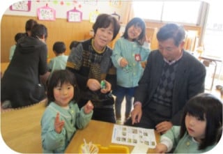 マラソン　多可町図書館体験(4･5歳児)　祖父母とのふれあい